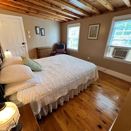 Bishop White Manor Hotel Trinity Bagian luar foto