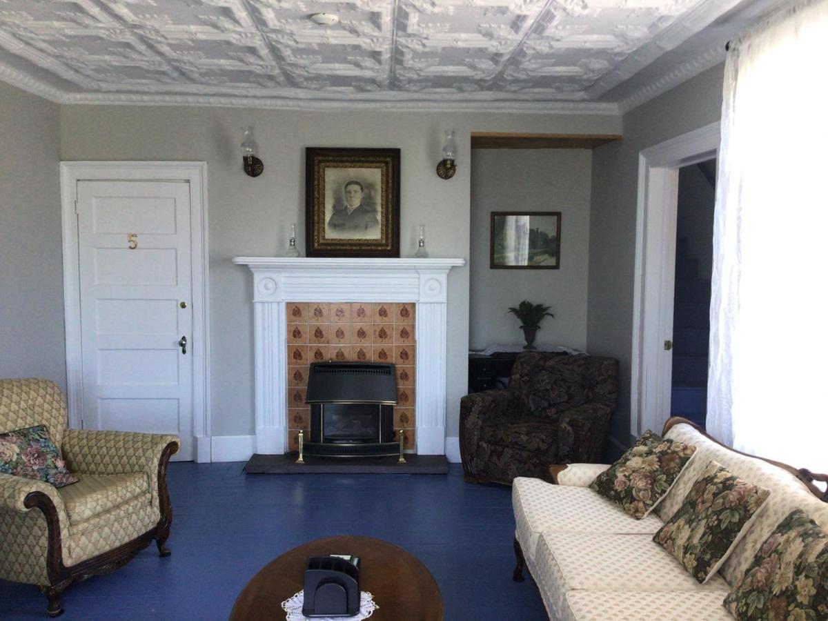 Bishop White Manor Hotel Trinity Bagian luar foto