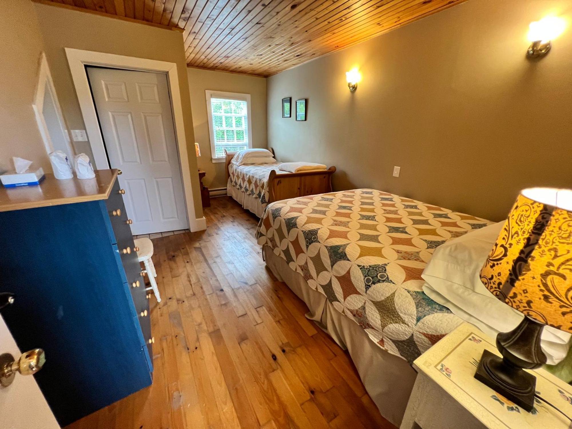 Bishop White Manor Hotel Trinity Bagian luar foto