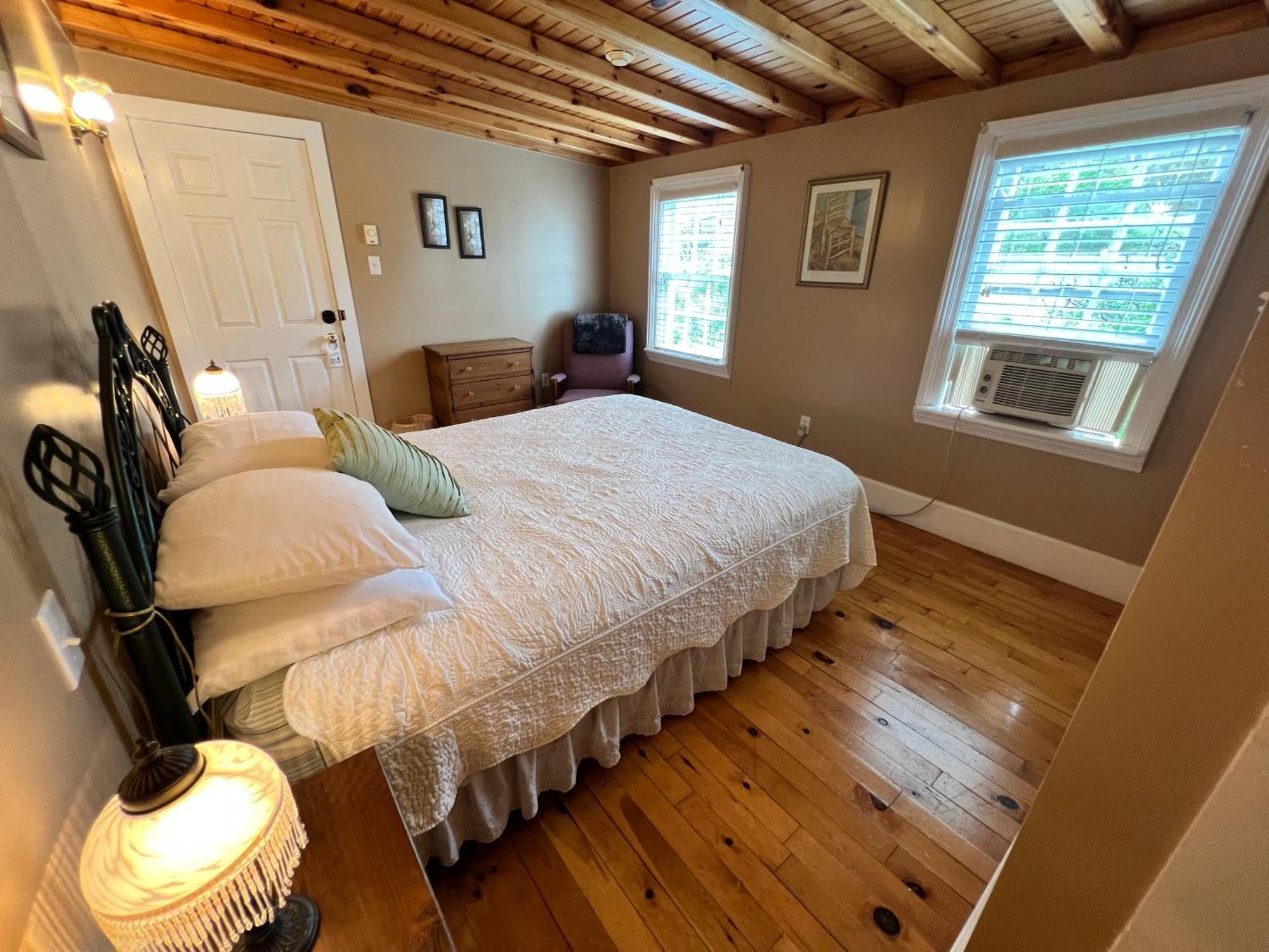 Bishop White Manor Hotel Trinity Bagian luar foto