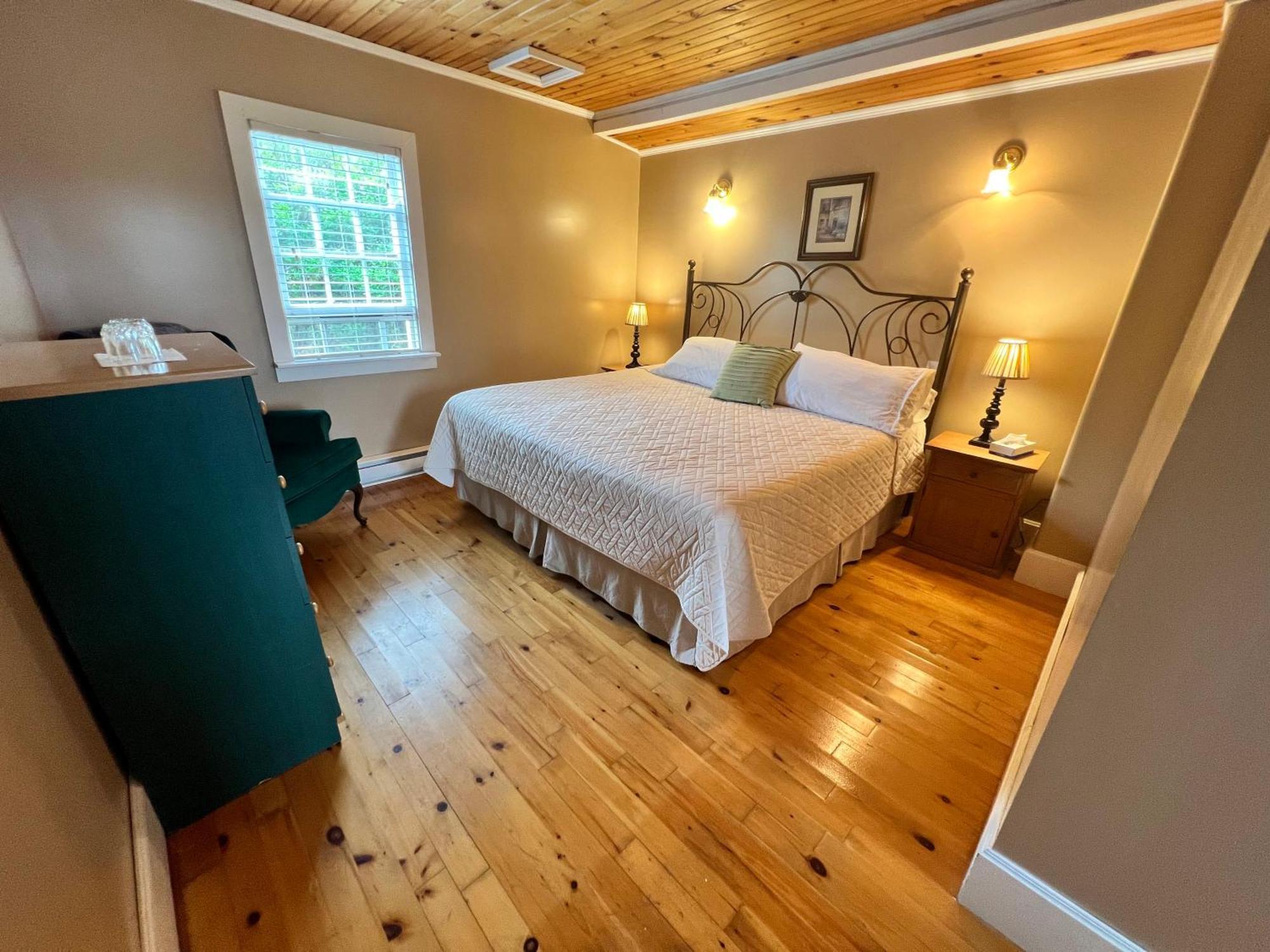 Bishop White Manor Hotel Trinity Bagian luar foto
